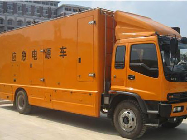 舞阳冬季柴油发电机启动前，如何检查燃油系统中的积水？